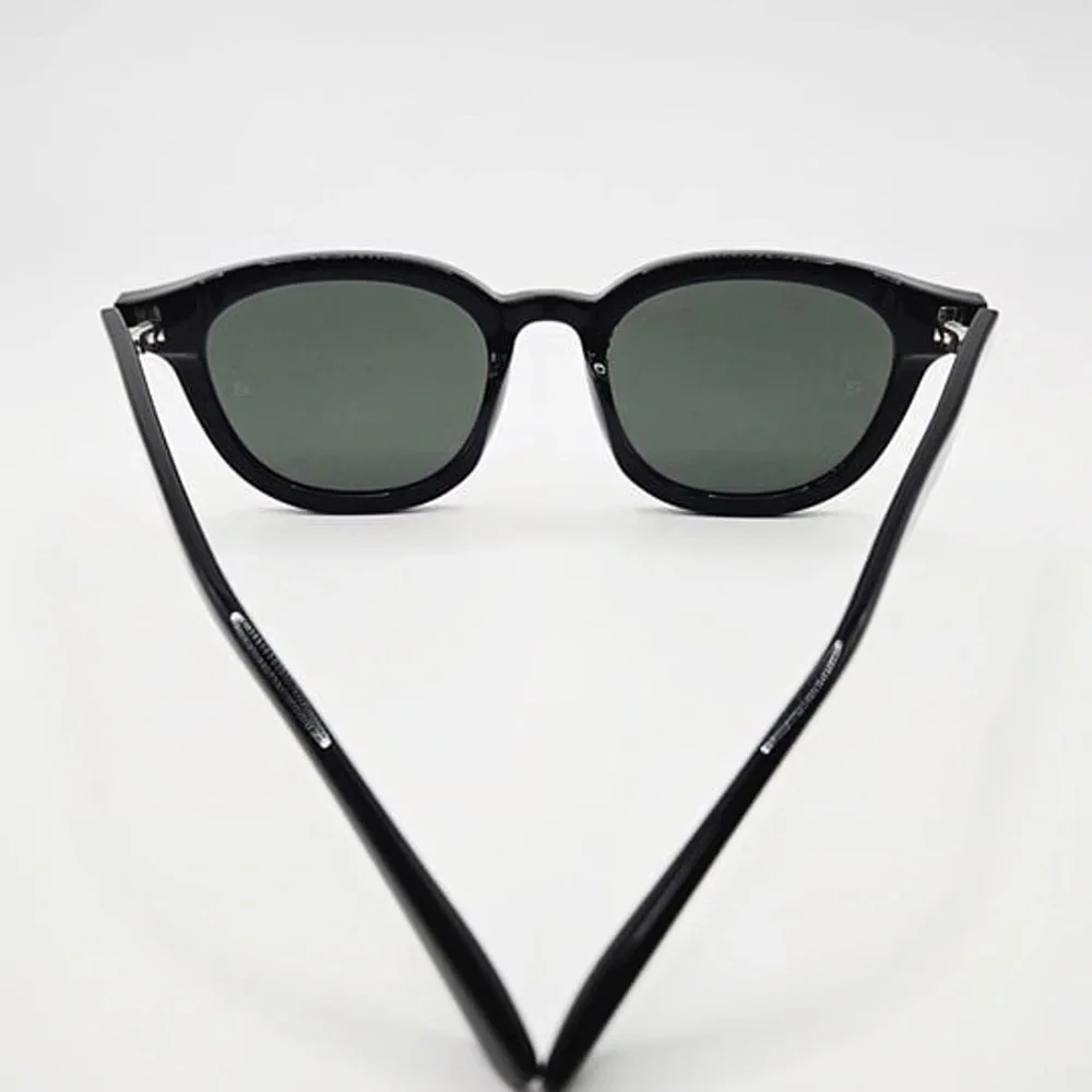 Stylish Black Sunglasses - Picture 6 of 7
